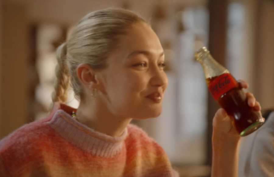 Νέα καμπάνια της Coca Cola με τη Gigi Hadid Media 8340